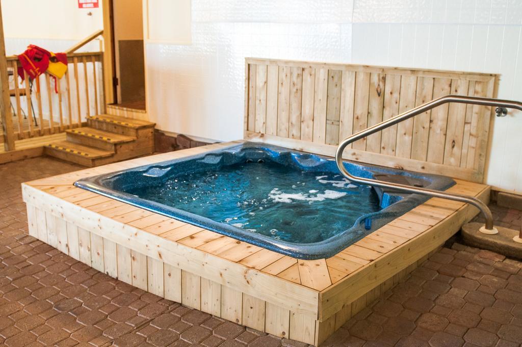 Mccreary'S Beach Resort Перт Экстерьер фото