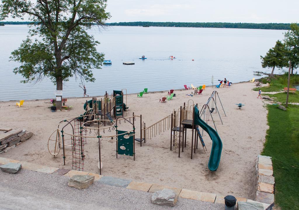 Mccreary'S Beach Resort Перт Экстерьер фото
